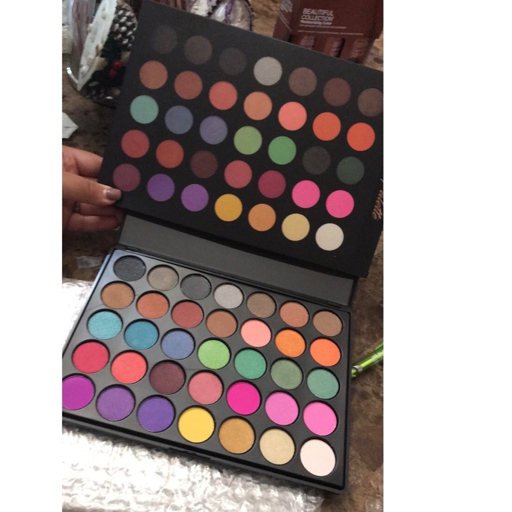Eyeshadow palette
